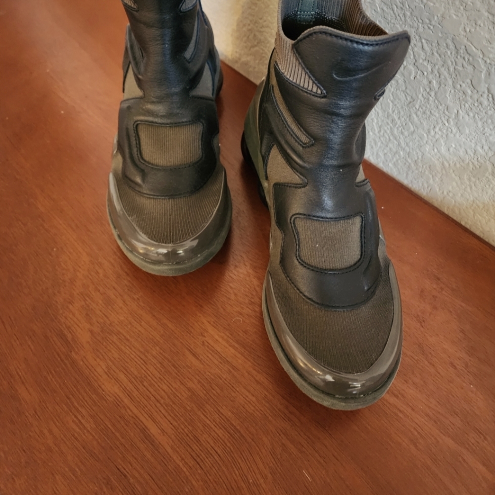 NIKE SNEAKERS SZ 6.5